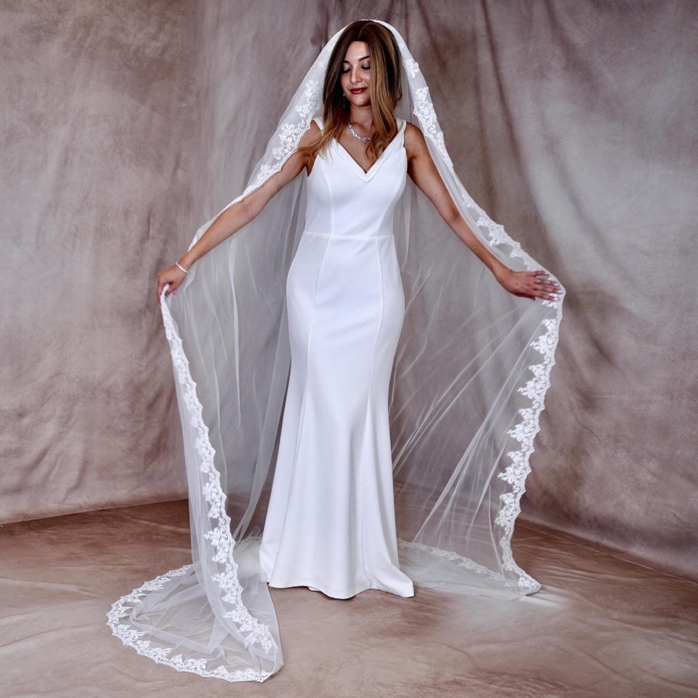 Elegant White Cathedral Lace Veil